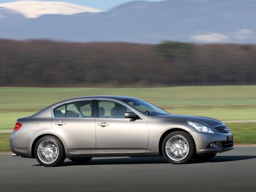  Infiniti G37 2010 года  (EU) (фото 3 из 53)